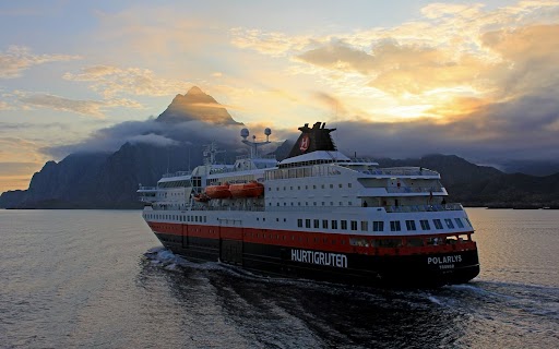 hurtigruten-schiff-außenansicht